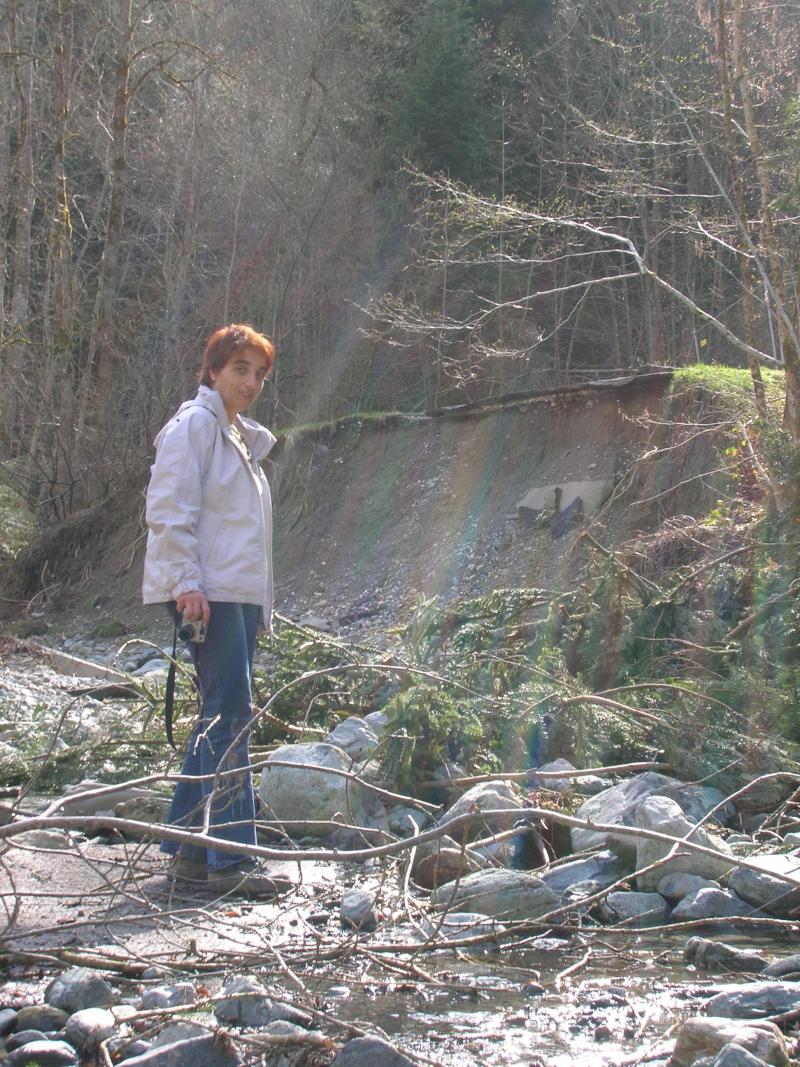 Marielle au bord de la rivière
